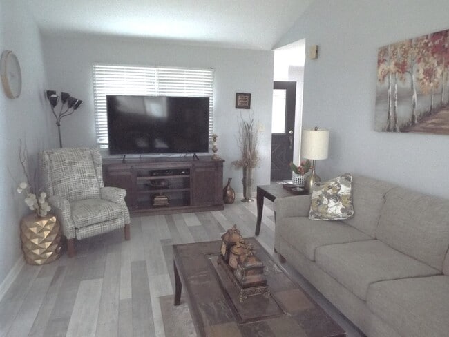 1921 Stanford Dr in Naperville, IL - Building Photo - Building Photo