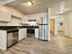 5556 SW Beaverton Hillsdale Hwy in Portland, OR - Building Photo - Building Photo