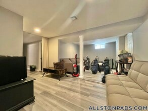 66 Quint Ave in Boston, MA - Foto de edificio - Building Photo