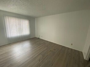 2653 Phipps Ave in Simi Valley, CA - Building Photo - Building Photo