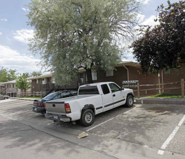 3003 Lakeside Dr in Evans, CO - Foto de edificio - Building Photo