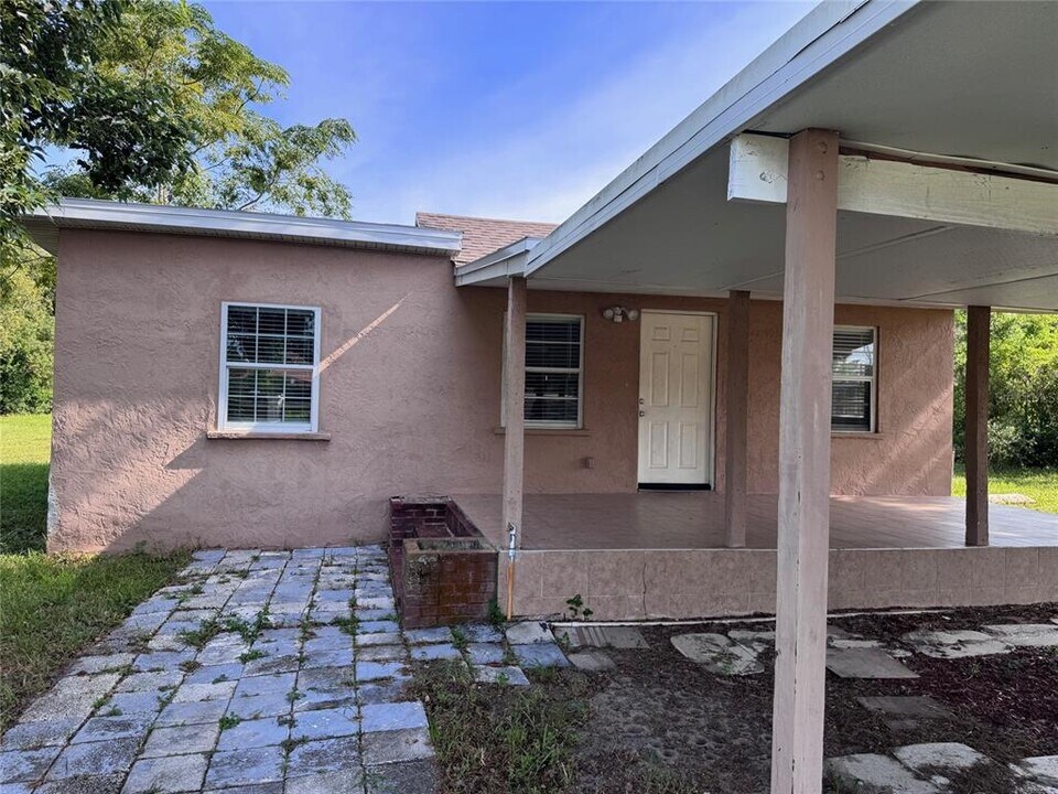 2229 E Welch Rd in Apopka, FL - Building Photo