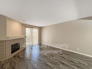510 Camino De La Reina in San Diego, CA - Building Photo - Building Photo