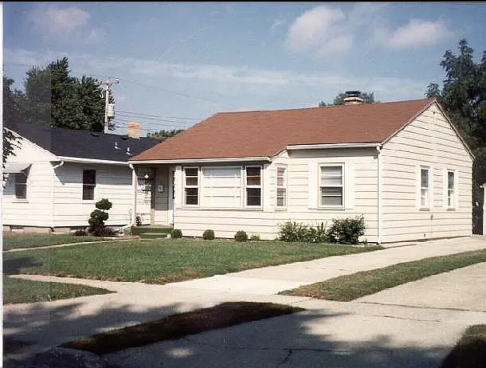 1353 Euclid Ave in Beloit, WI - Building Photo