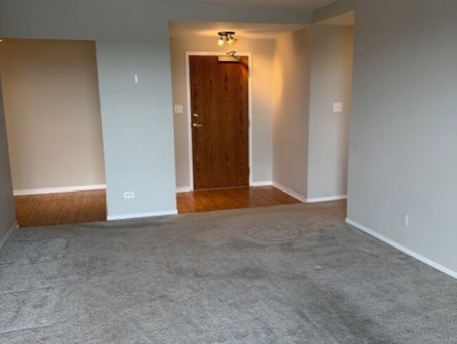 6340 Americana Dr in Willowbrook, IL - Building Photo - Building Photo