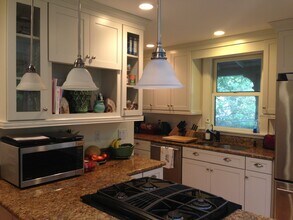 4 Phillips Rd in Nahant, MA - Building Photo - Building Photo