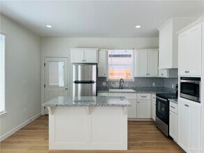 1102 Sugar Gdn Dr in Pharr, TX - Building Photo - Building Photo