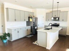 2302 Bethpage Dr, Unit 0402 in Fuquay Varina, NC - Building Photo - Building Photo