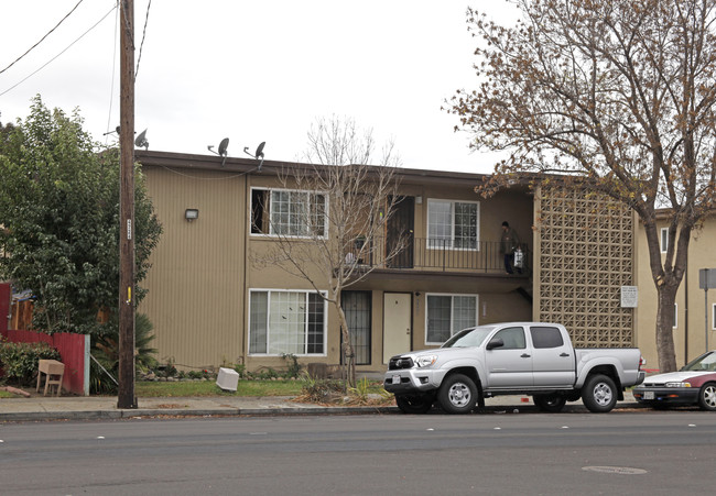 37401 Cherry St in Newark, CA - Foto de edificio - Building Photo