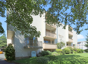 Osterley Court in Victoria, BC - Building Photo - Building Photo