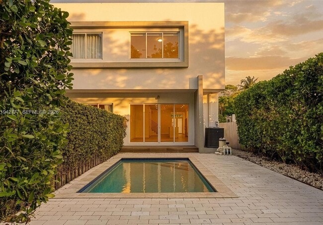 2852 SW 32nd Ct in Miami, FL - Building Photo - Building Photo