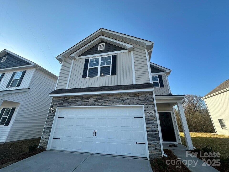 9050 Stoney Waters Ct in Charlotte, NC - Building Photo