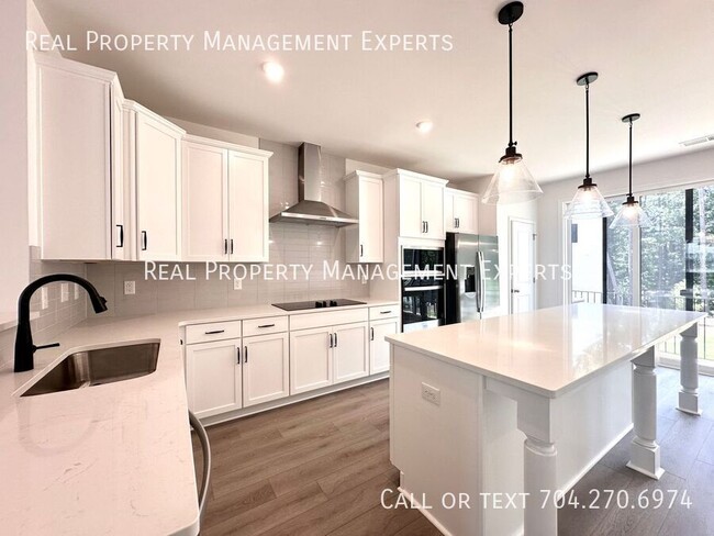 15310 Ballancroft Pkwy in Charlotte, NC - Building Photo - Building Photo