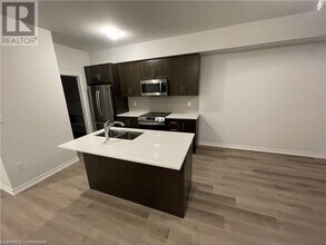 124 Compass Trail in Cambridge, ON - Building Photo - Building Photo