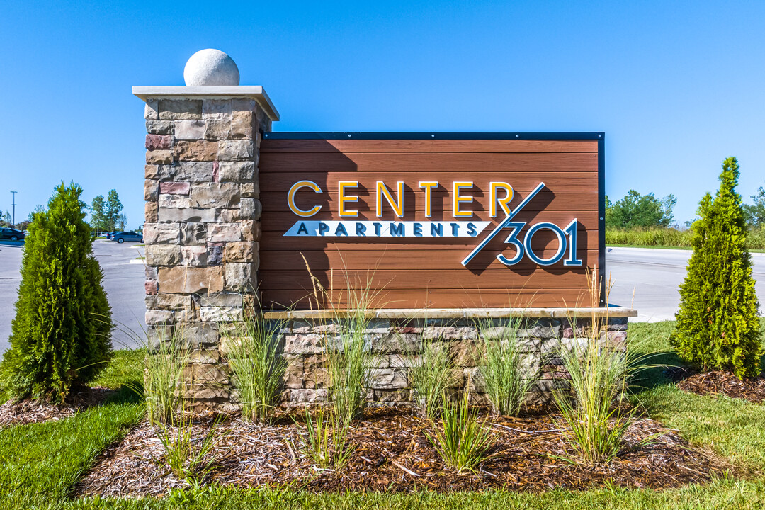 Center 301 in Belton, MO - Building Photo