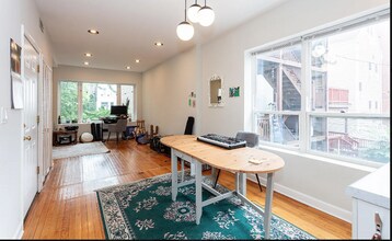2647 W Cortez St, Unit 2 in Chicago, IL - Building Photo - Building Photo