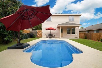 140 Opal Lake Dr in Kyle, TX - Building Photo - Building Photo