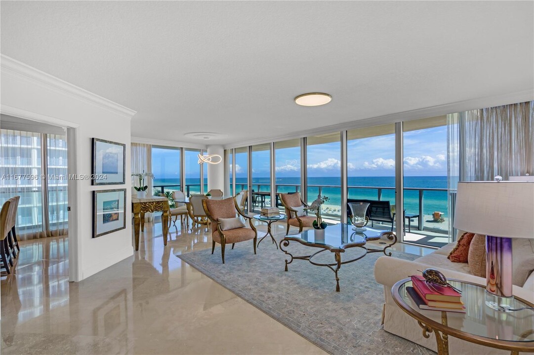 1455 Ocean Dr, Unit 909 in Miami Beach, FL - Building Photo