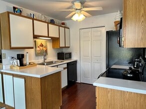 215 Brett Cir, Unit 215 Brett Cir in Wauconda, IL - Building Photo - Building Photo