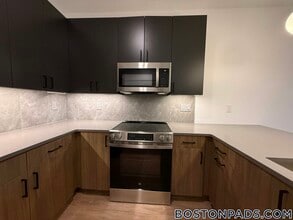 199 Gardner St in Boston, MA - Foto de edificio - Building Photo