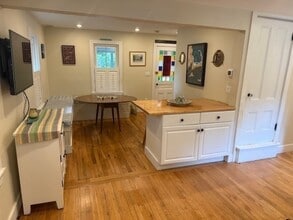 428 Main St in Barnstable, MA - Building Photo - Building Photo