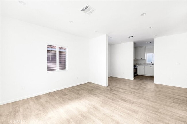 7044 White Oak Ave in Los Angeles, CA - Foto de edificio - Building Photo