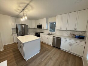 4485 Ocean View Ave in Virginia Beach, VA - Building Photo - Building Photo