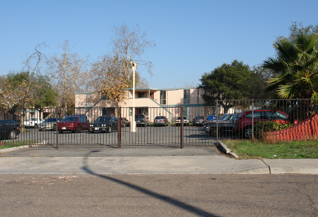 Kingswood Manor in Chula Vista, CA - Building Photo