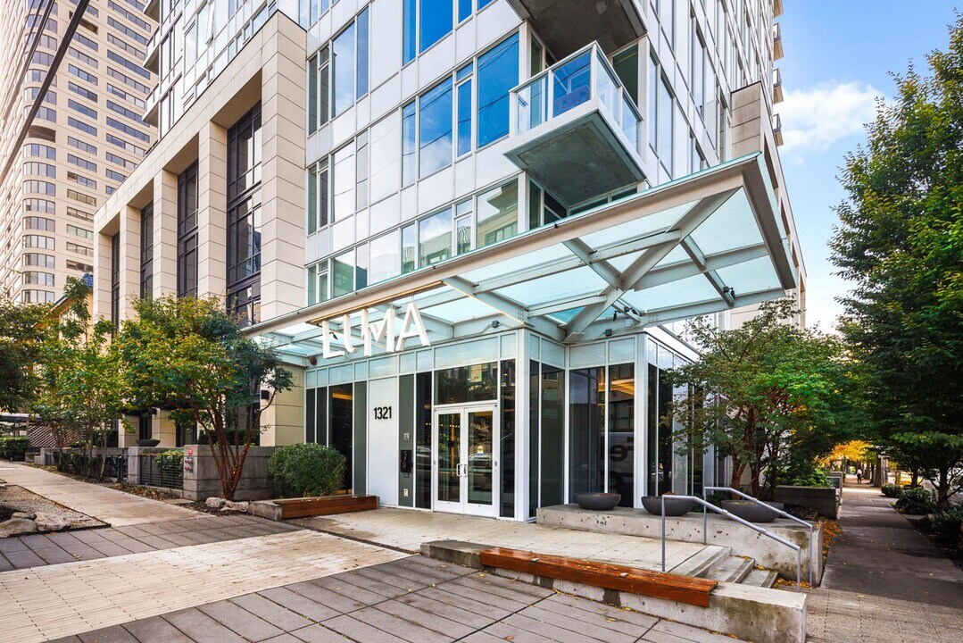 1321 Seneca St in Seattle, WA - Building Photo