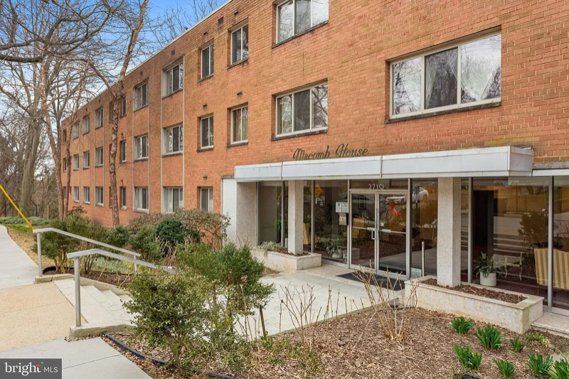 2710 Macomb St NW in Washington, DC - Building Photo