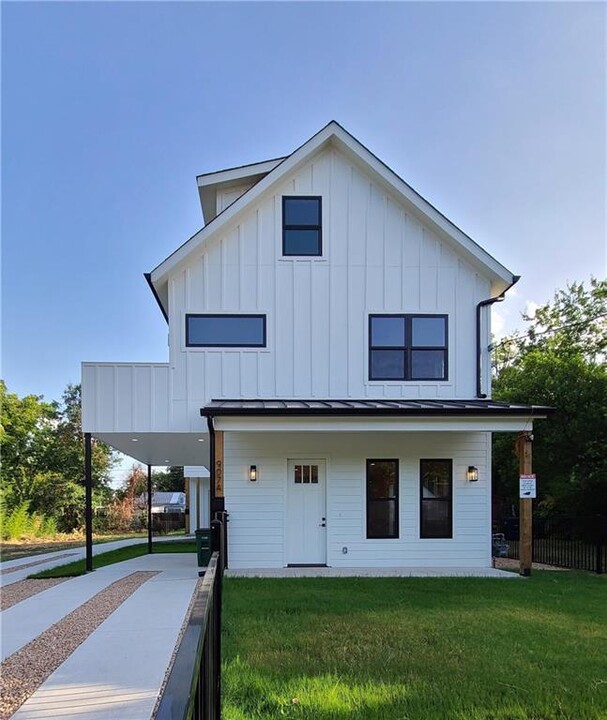 907 E 44th St in Austin, TX - Building Photo