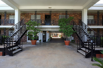 Towne Oaks II Apartments in Austin, TX - Foto de edificio - Building Photo