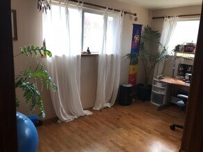 3606 SW Roxbury St in Seattle, WA - Building Photo - Building Photo