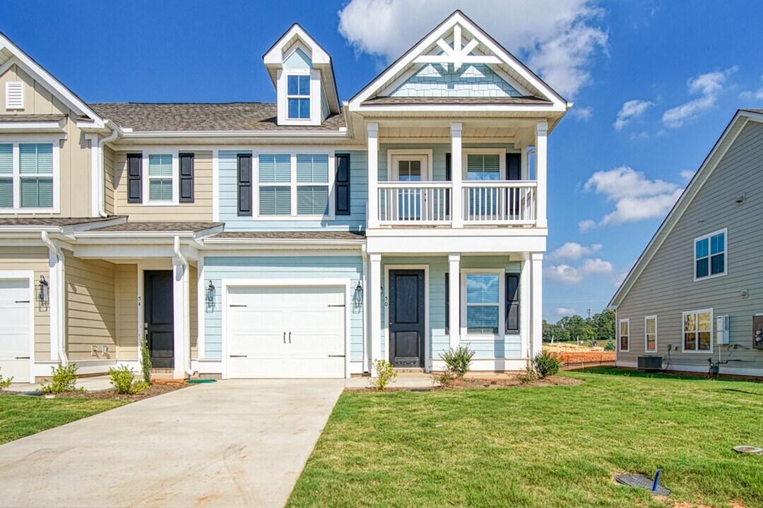 50 Red Horse Way in Greer, SC - Building Photo