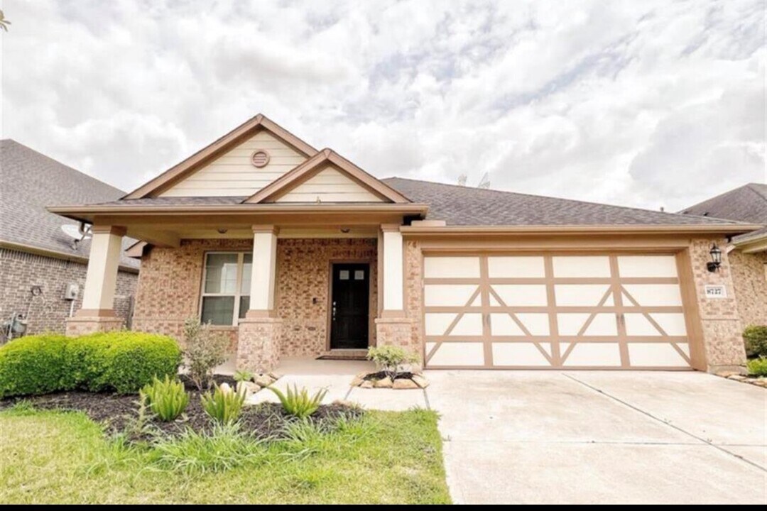8727 Seguin Cove Ln in Richmond, TX - Building Photo