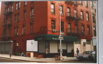 13-15 Prince St in New York, NY - Building Photo - Building Photo