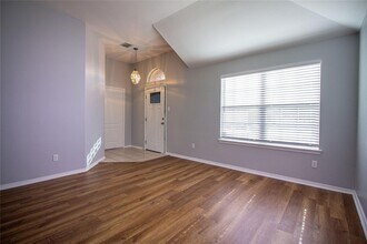 1933 Joe Pool Dr in Little Elm, TX - Foto de edificio - Building Photo