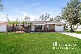 1569 Lotus Path in Clearwater, FL - Building Photo