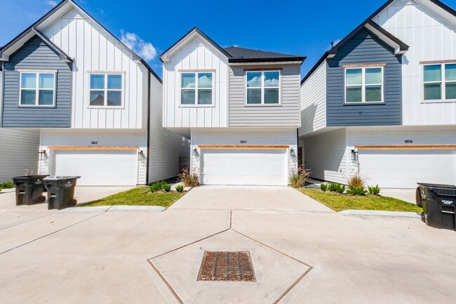 property at 1860 W Tidwell Rd