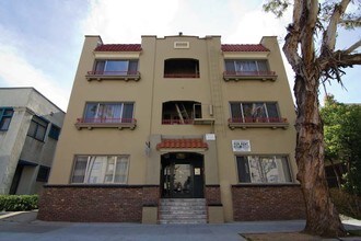 Whiting Arms Apartments in Long Beach, CA - Building Photo - Building Photo