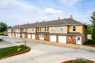 Village Gardens Condominiums in Olathe, KS - Building Photo - Primary Photo