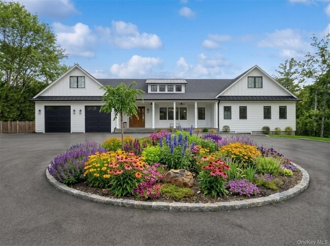 47 Old Riverhead Rd in Hampton Bays, NY - Building Photo - Building Photo