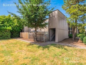 7911 SE King Rd in Milwaukie, OR - Building Photo - Building Photo