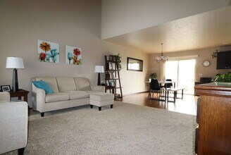 703 Creek View Ln in Appleton, WI - Building Photo - Building Photo