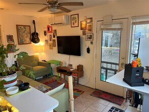 3318 Hemlock Ave in Austin, TX - Building Photo - Building Photo