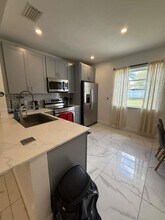 133 SW 22nd Terrace in Fort Lauderdale, FL - Building Photo - Building Photo