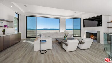 3461 Ocean Dr in Oxnard, CA - Building Photo - Building Photo