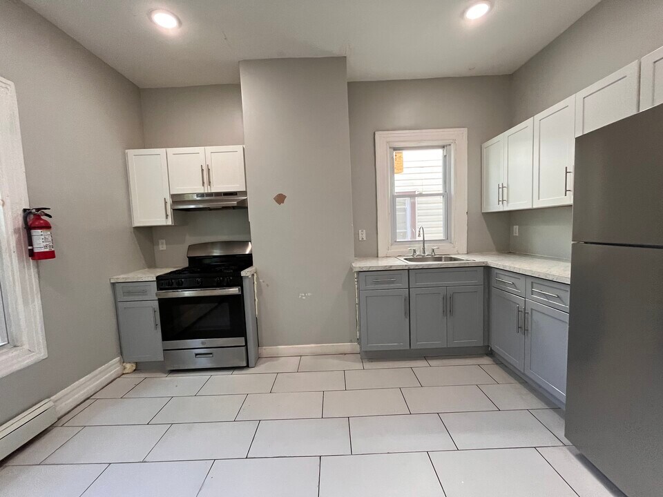 33 Lexington Ave, Unit 2 in Jersey City, NJ - Building Photo