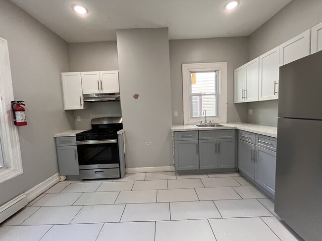 33 Lexington Ave, Unit 2