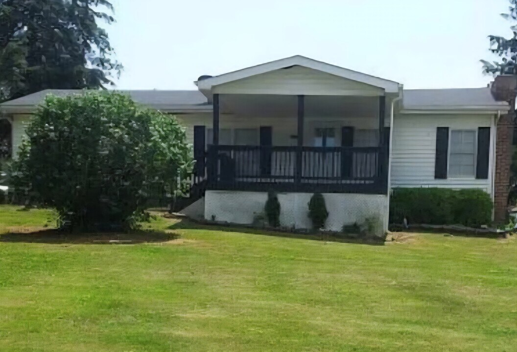 239 Emerald Ln in Front Royal, VA - Foto de edificio